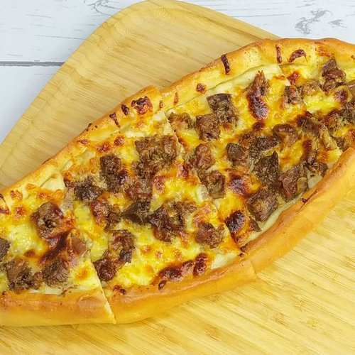 Kavurmalı Kaşarlı Yumurtalı Pide